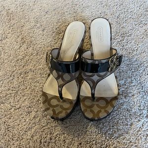Beautiful coach sandals. Size is from 6.5 to 7